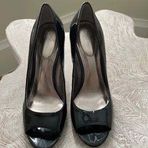Calvin Klein peek a boo toe heels size 7 1/2